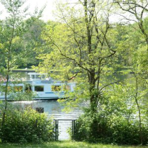 Spreeinsel Spreeblick-mit-Dampfer-JBG