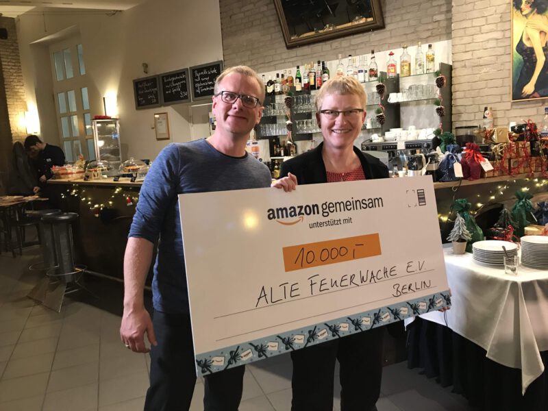 Spendenuebergabe Alte Feuerwache