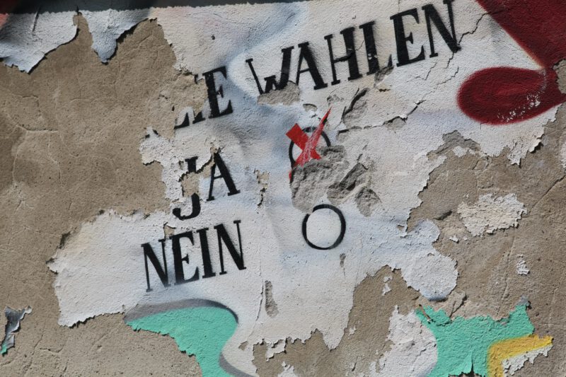 Spreeinsel Mauer-wählen-ja-nein